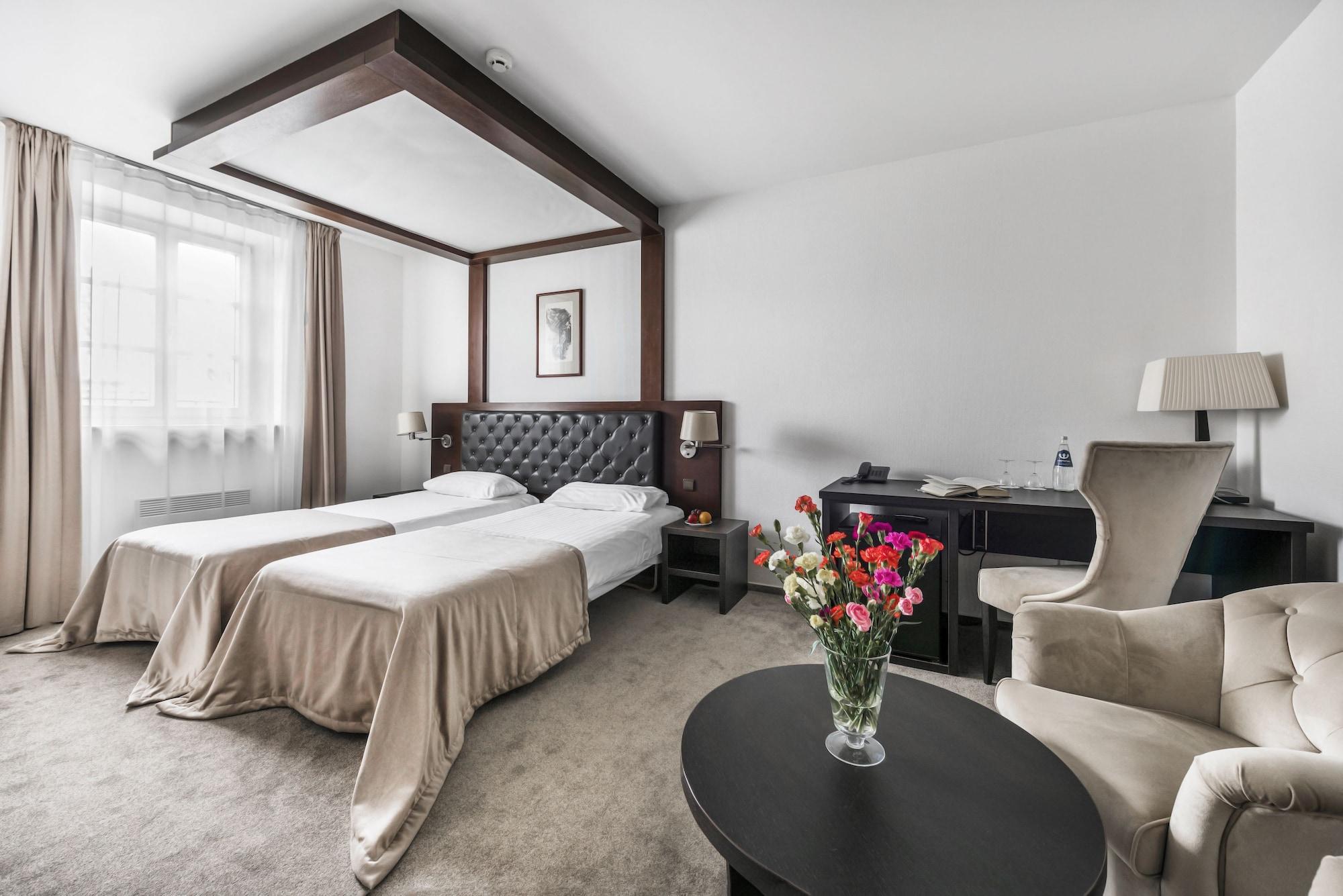 Amberton Cozy Hotel Kaunas Exterior photo