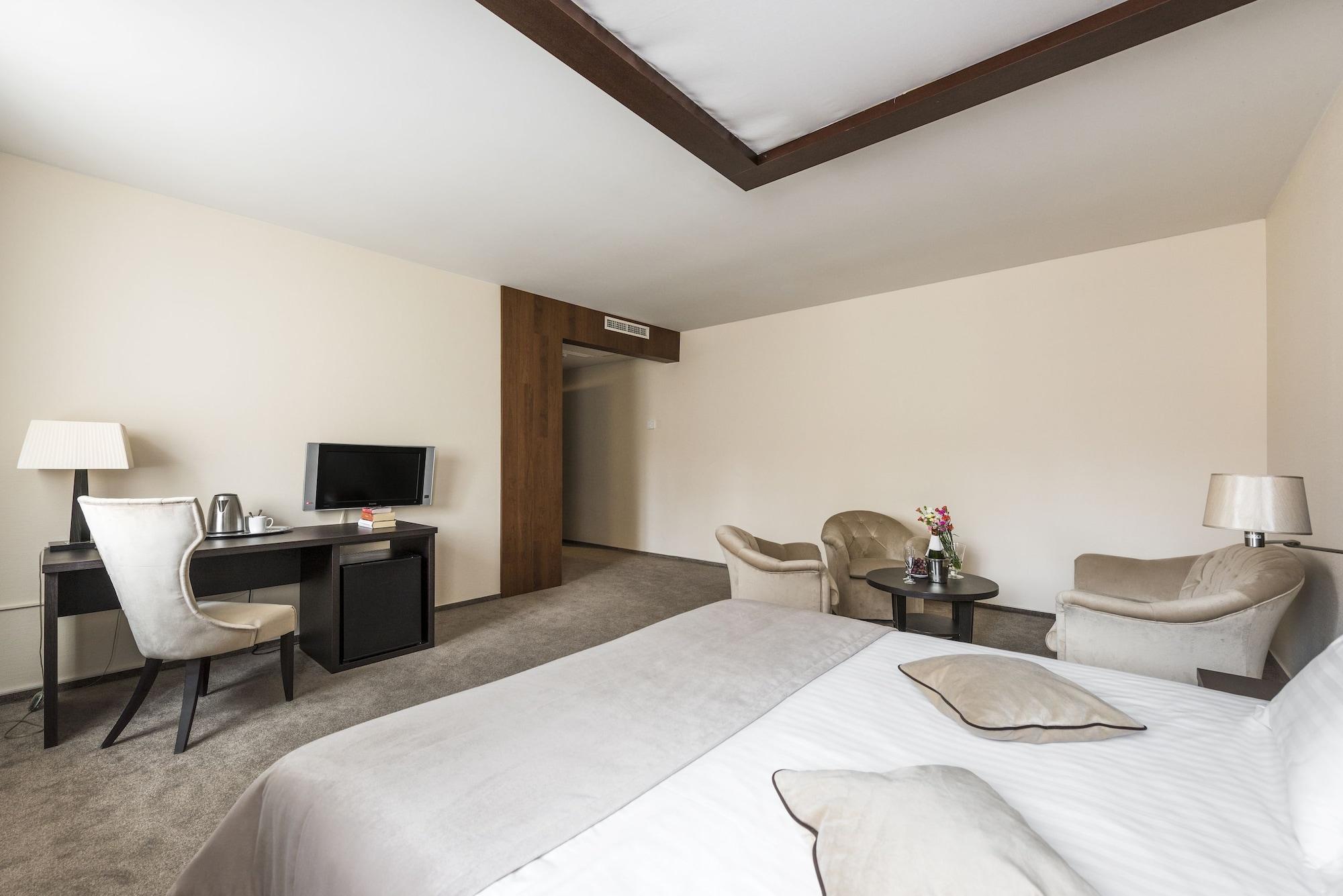 Amberton Cozy Hotel Kaunas Exterior photo