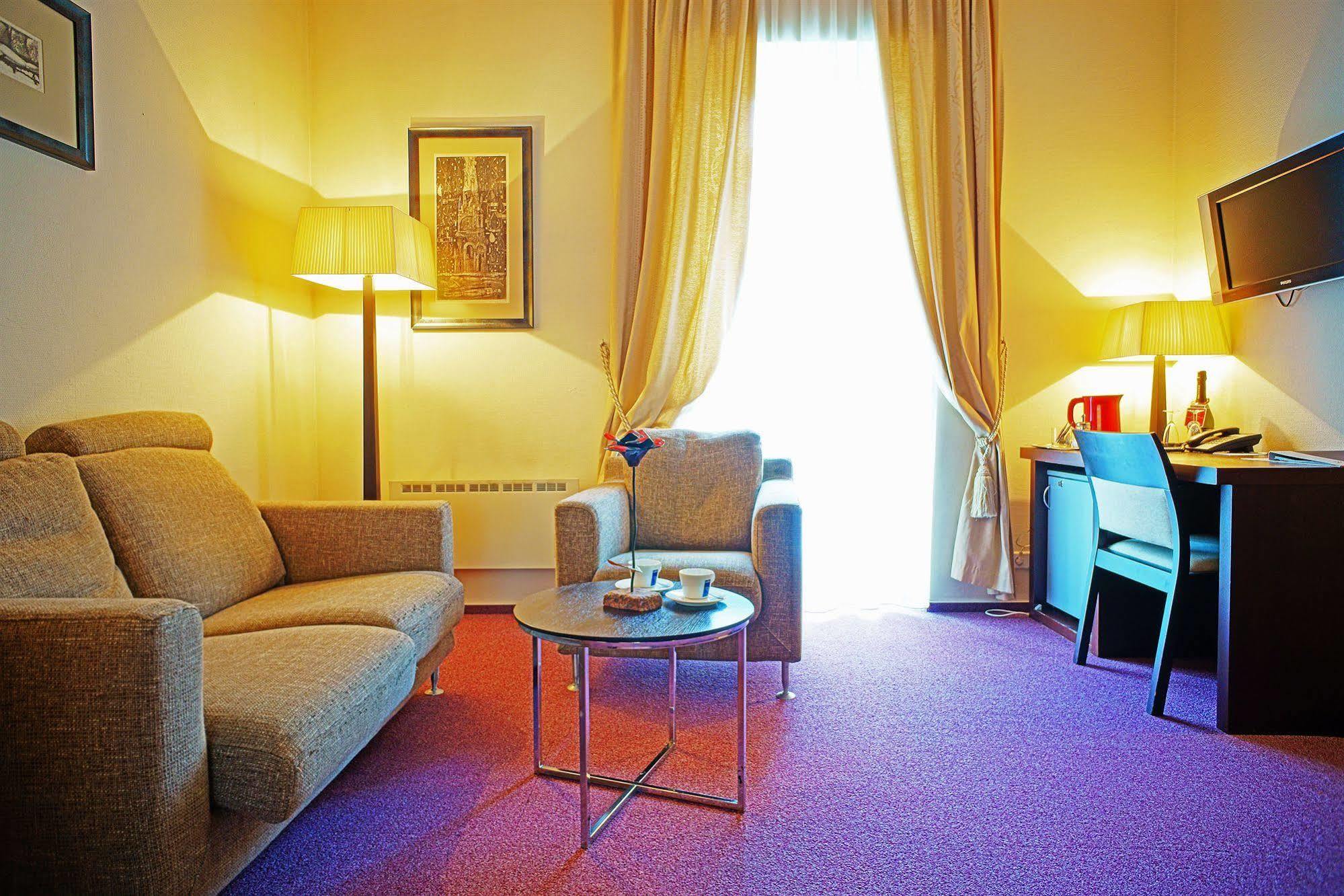 Amberton Cozy Hotel Kaunas Exterior photo