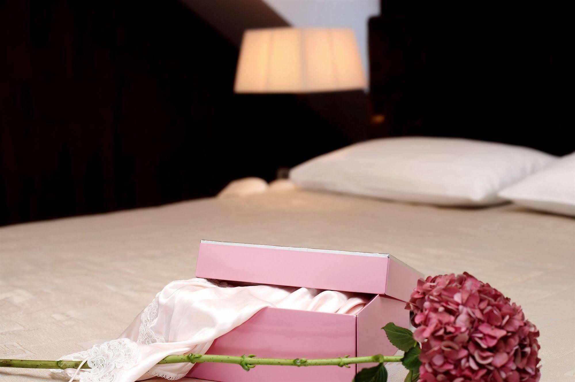 Amberton Cozy Hotel Kaunas Exterior photo
